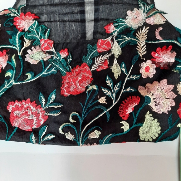 My Michelle Junior Size 1 Embroidered Crop Top - Picture 7 of 8